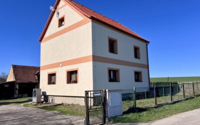 Pronájem prostorného bytu 3+1 v rodinném domě – Všetaty